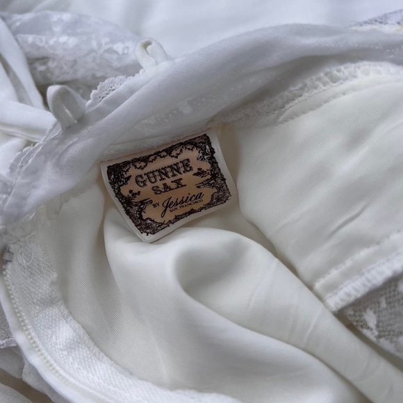 SOLD! โ
Vintage 1970โs Gunne Sax Peasant Style Lace Wedding Formal Gown - Picture 7 of 7